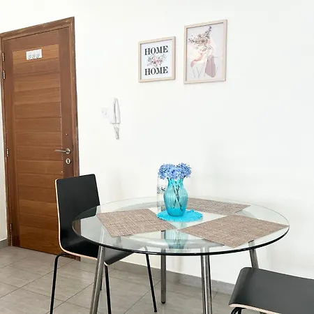 Sun Julz On The Apartment Paphos