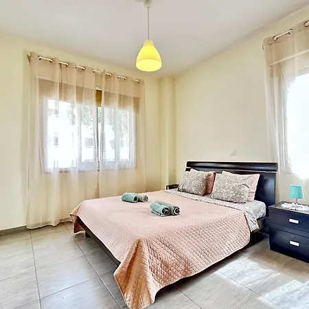 Sun Julz On The Lägenhet *