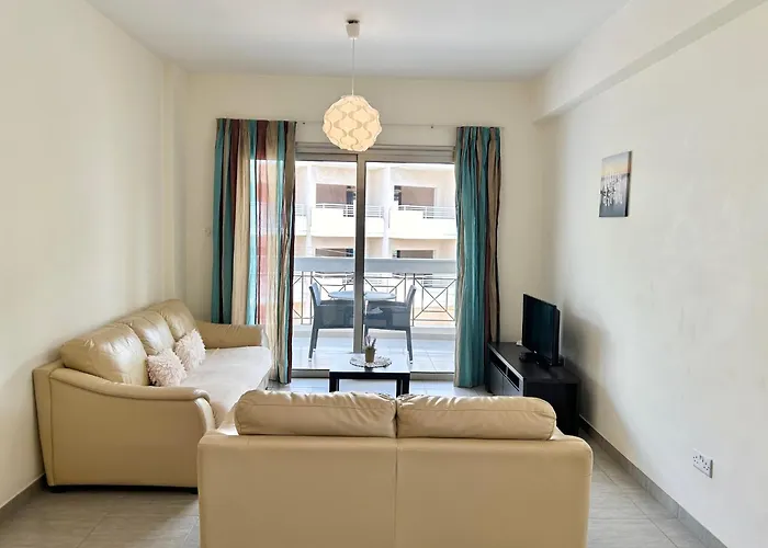 Sun Julz On The * Paphos