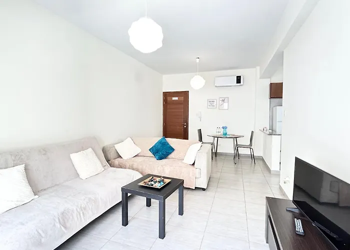 Sun Julz On The Paphos