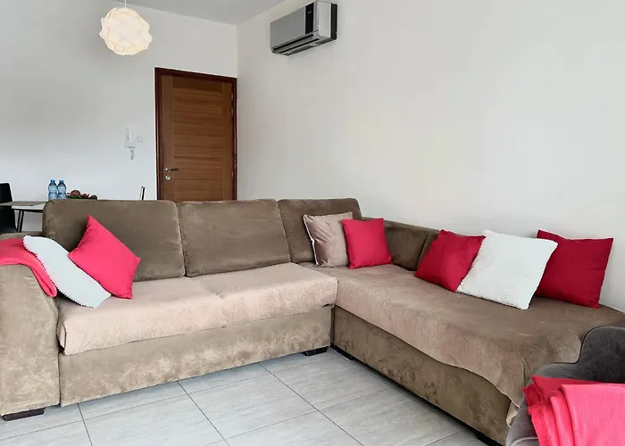 Sun Julz On The Апартаменты Пафос