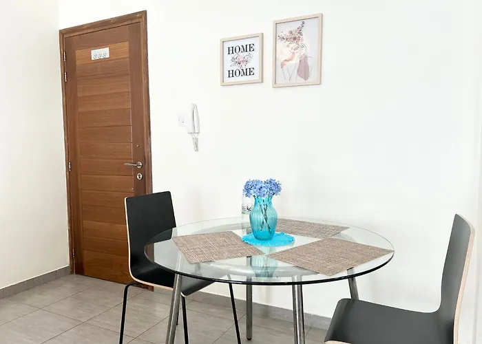 Sun Julz On The Апартаменты Пафос